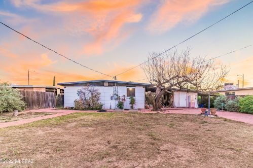 426 Calle Garcia, Tucson AZ 85706-5209 exterior