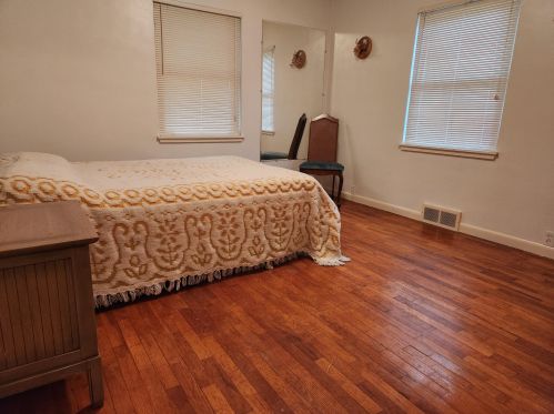 1926 Shettler Rd, Meskegon MI 49444-4255 exterior