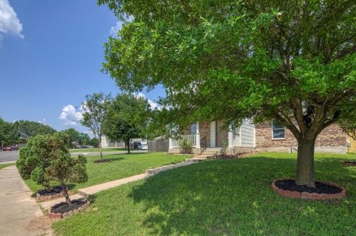 8216 Alum Rock Dr, Austin TX  78747-3706 exterior