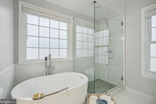 7433 Dunnington Pl, Alexandria VA  22315-5248 exterior