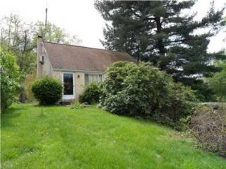 304 Lennox Dr, Pittsburgh, PA 15235-4407