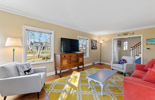 6924 Yates Rd, Milwaukee WI 53217-3948 exterior