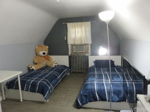 663 Jacques St, Perth Amboy NJ 08861-2746 exterior