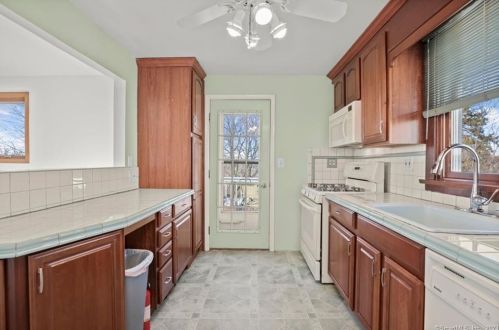 13 Prospect St, Greenwich CT 06830-6820 exterior