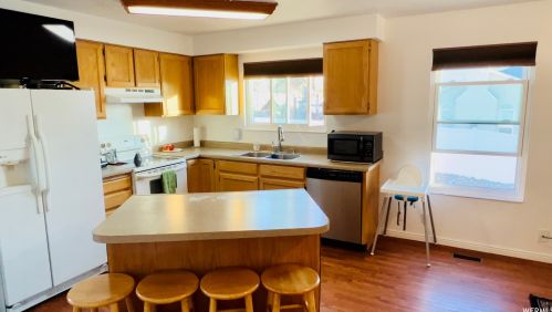 11731 Canberra Dr, Sandy UT 84094-5692 exterior