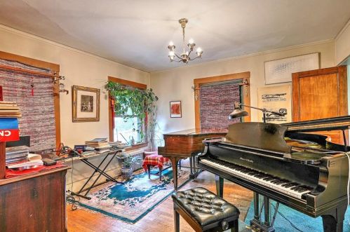 199 Rochambeau Ave, Providence RI 02906-1909 exterior