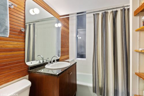 1014 Oakdale Ave, Chicago IL 60618-7324 exterior