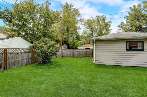 5536 Mohawk Ave, Milwaukee WI 53217-5034 exterior