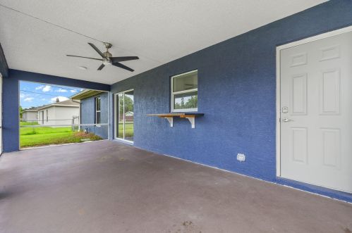 462 Mainsail St, Fort Pierce FL  34983-1265 exterior