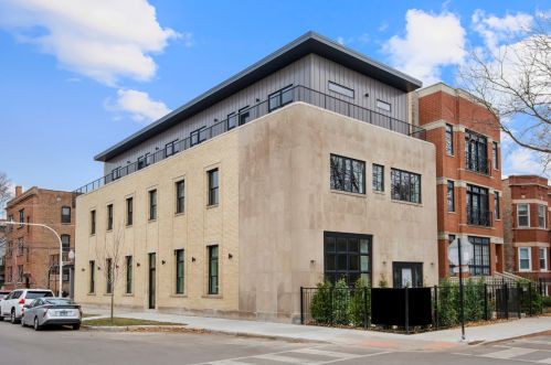 3250 Greenview Ave, Chicago, IL 60657-2126