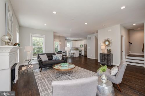 300 Mount Vernon Ave, Alexandria VA  22301-2232 exterior