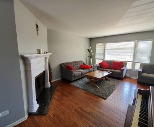 2055 Chestnut St, Waukegan IL 60085-3806 exterior