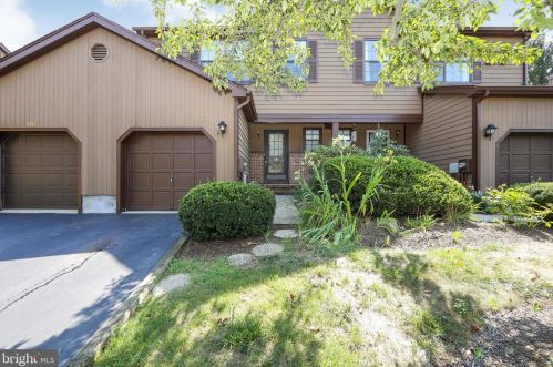 58 Danielle Ct, Trenton NJ  08648-1452 exterior