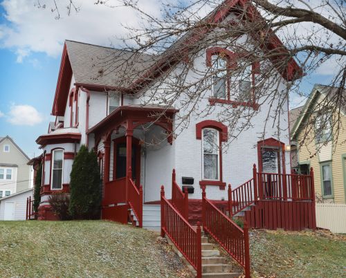 1925 5th St, Milwaukee, WI 53204-3908