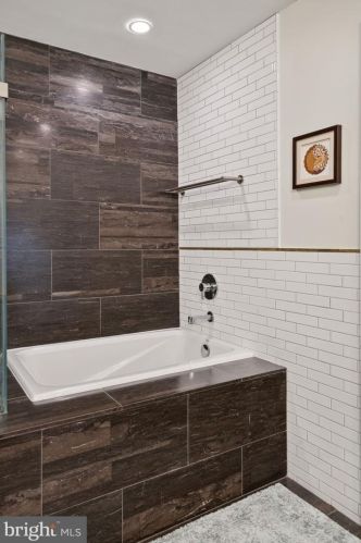 128 Bainbridge St, Philadelphia PA  19147-2402 exterior