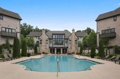 6607 Beacon Dr, Atlanta GA 30328 exterior