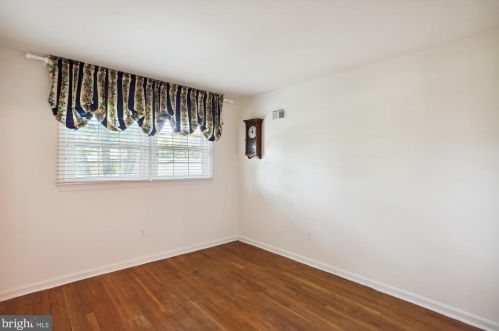 7641 Miller Fall Rd, Rockville MD 20855-1165 exterior