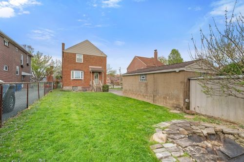 1336 Pocono St, Pittsburgh PA  15218-1114 exterior