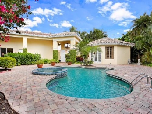 15287 Burnaby Dr, Naples FL 34110-7930 exterior