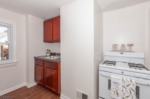 70 Lindsley Ave, Irvington NJ 07111-1749 exterior