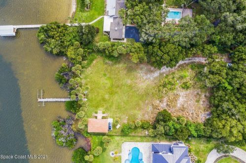 10060 Tropical Trl, Merritt Island FL 32953-6060 exterior