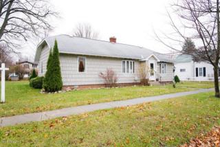 126 Plainwell St, Plainwell, MI 49080-1747