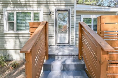 2885 Macaw St, Atlanta, GA 30318-1036