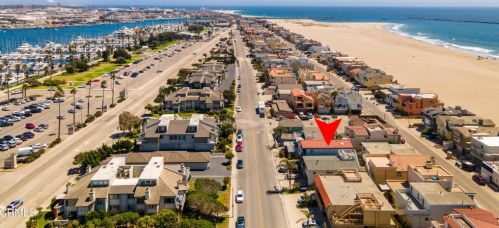 3715 Sunset Ln, Oxnard CA 93035-4133 exterior