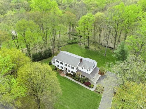 17 Green Valley Rd, Armonk, NY 10504-2415