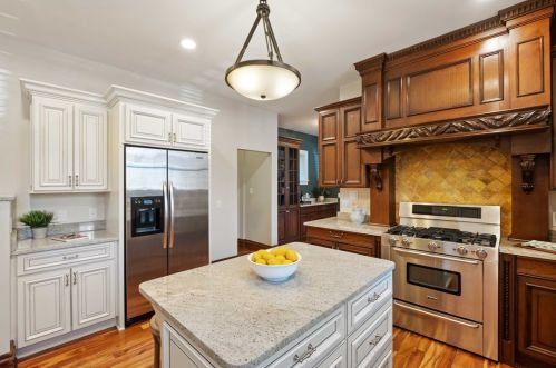 5532 Howe St, Pittsburgh PA 15232-2415 exterior