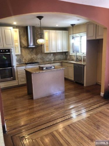 275 Baldwin Ave, Hasbrouck Heights, NJ 07604-2303