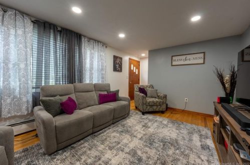 9 Pne Dr, Windsor CT 06095-3531 exterior