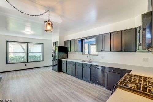 305 Short Hills Ave, Springfield NJ  07081-1011 exterior