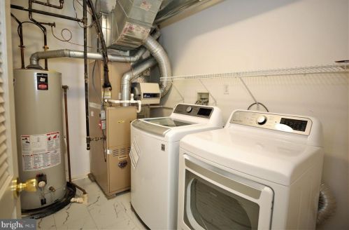 706 Wendover Ct, Dover NJ 07869-1641 exterior