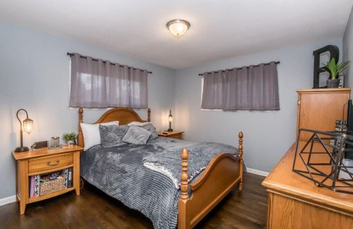 6045 Lincoln Crk Dr, Milwaukee WI 53218-4938 exterior