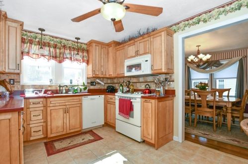 162 June St, Worcester MA 01602-3249 exterior