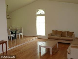 1015 Farm Haven Dr, Rockville MD  20852-4247 exterior