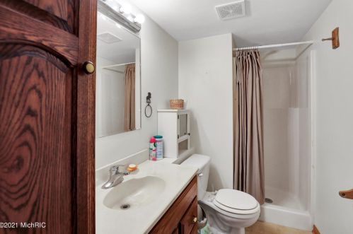 901 Marshall St, Portland MI 48875-1372 exterior