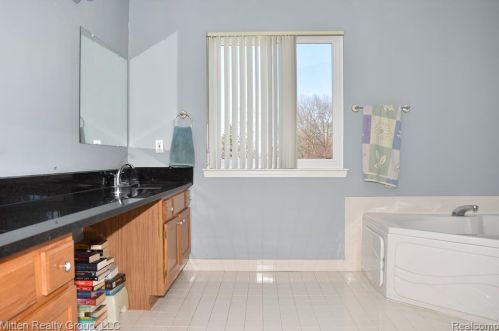 5300 Riverwalk Trl, Commerce Township MI 48382-2842 exterior