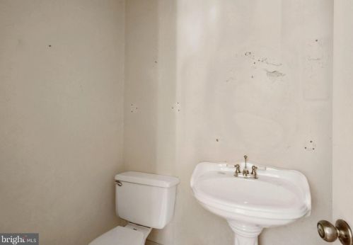 7825 Muirfield Ct, Rockville MD 20854-4078 exterior