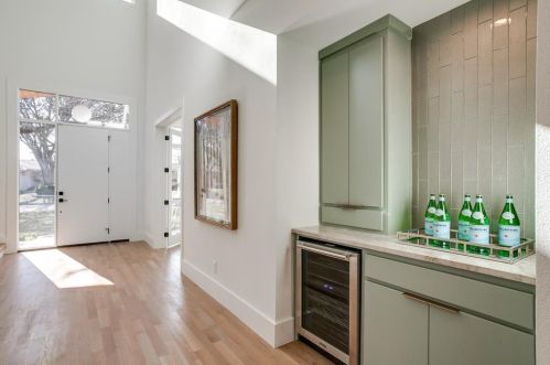 6811 Blessing Dr, Dallas TX 75214-2547 exterior