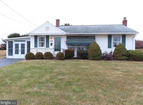 22 Lincoln Dr, Hanover PA 17331-4906 exterior