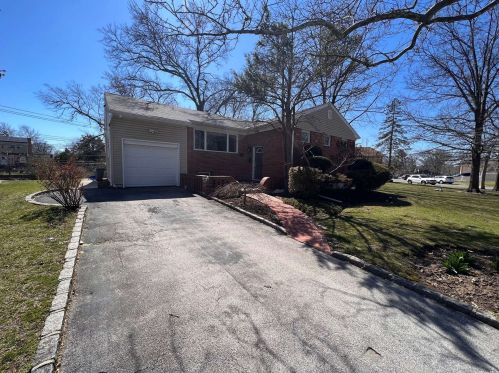 69 Cloverfield Rd, Valley Stream NY  11581-2421 exterior