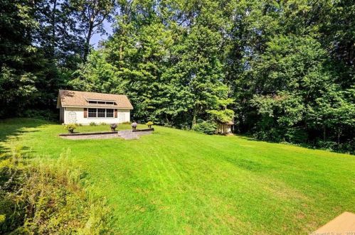 9 Dogwood Ln, Ellington CT exterior