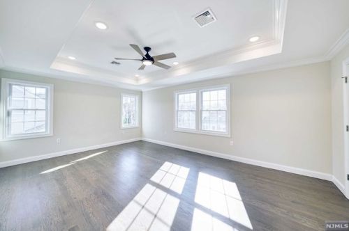 161 Adams Ave, River Edge NJ 07661-1437 exterior