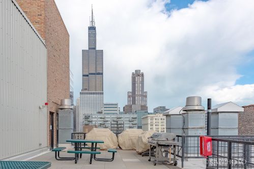 728 Jackson Blvd, Chicago IL 60661-5412 exterior