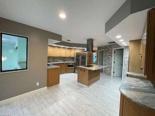 9782 Campbell Cir, Naples, FL 34109-4507