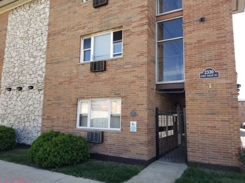 2330 Harlem Ave, Chicago, IL 60707-2752