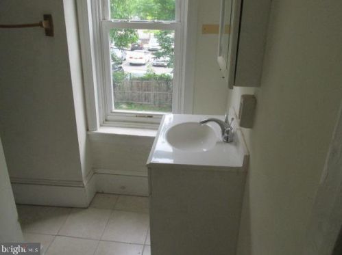 198 Hanover St, Trenton NJ 08608-1704 exterior