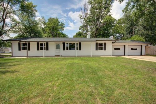 1221 Holiday Dr, Champaign, IL 61821-4213